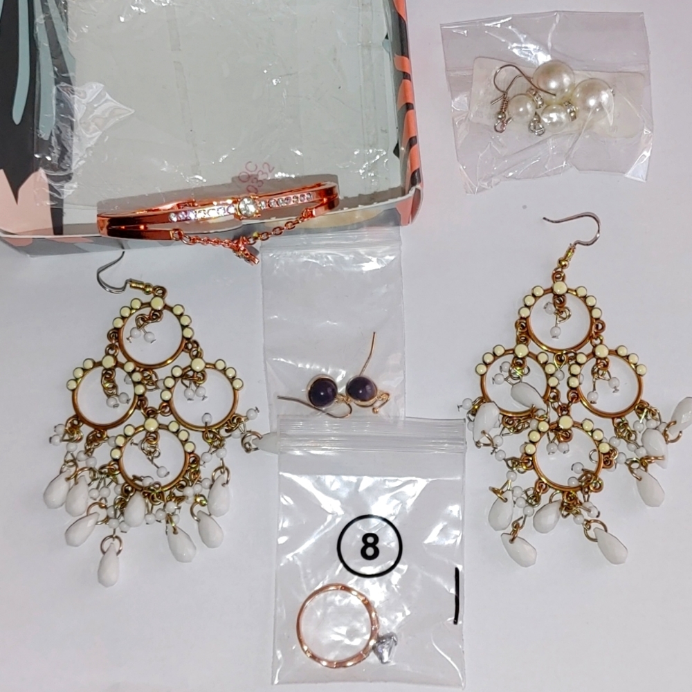 Woman's jewelry